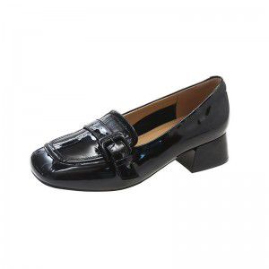Sheep patent leather loafers, women's headwear, fashionable commuting single shoes, casual small leather shoes