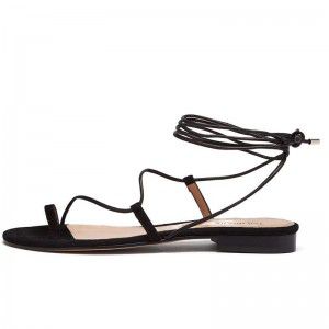 Flat shoes with fashion straps