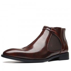 Fashionable and trendy Chelsea boots, ankle boots, pointed men's shoes